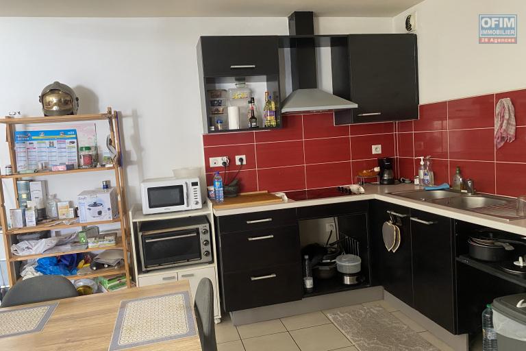 A vendre belle appartement type T3 au centre ville de la Possession avec belle vue mer et montagne .