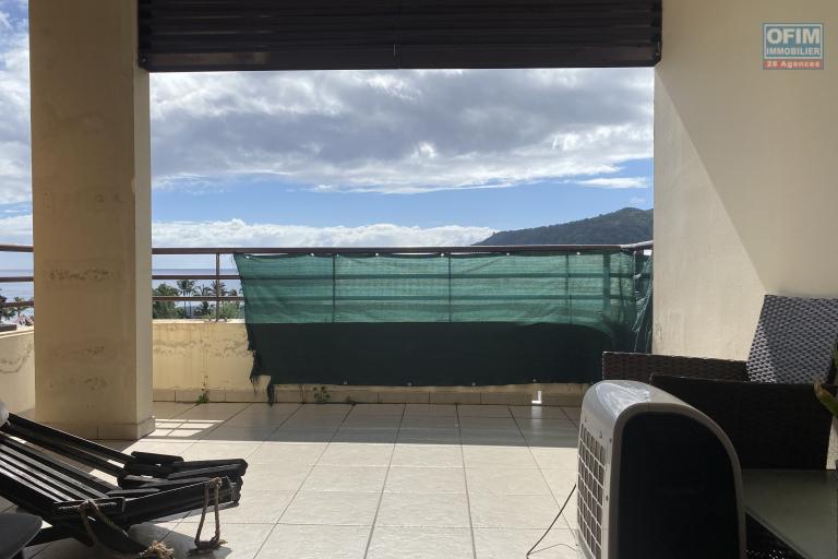 A vendre belle appartement type T3 au centre ville de la Possession avec belle vue mer et montagne .