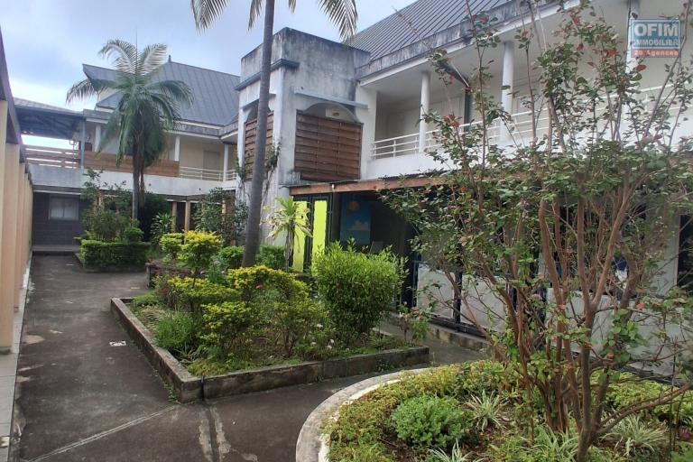 A LOUER appartement de type F3 au BERNICA &agrave; SAINT-GILLES LES HAUTS