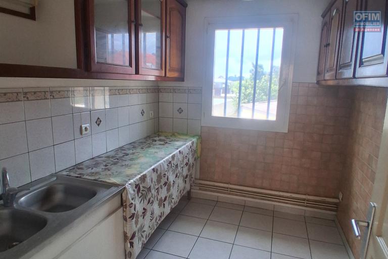 A LOUER appartement de type F3 au BERNICA à SAINT-GILLES LES HAUTS