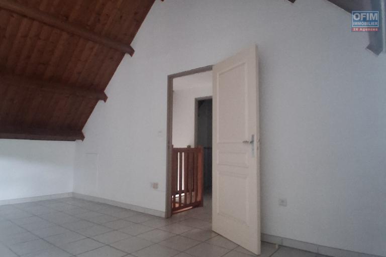 A LOUER appartement de type F3 au BERNICA à SAINT-GILLES LES HAUTS