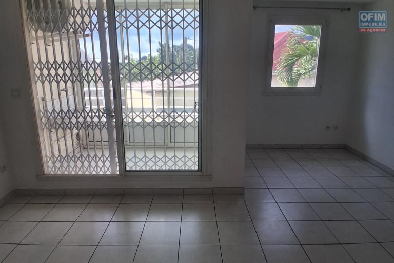 A LOUER appartement de type F3 au BERNICA à SAINT-GILLES LES HAUTS