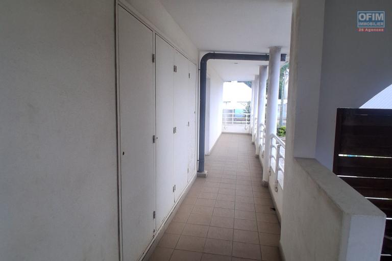 A LOUER appartement de type F3 au BERNICA à SAINT-GILLES LES HAUTS