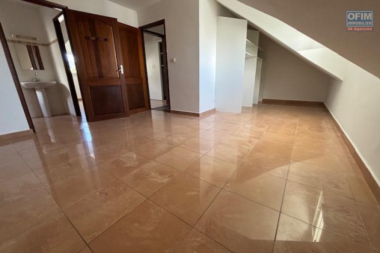 À louer – T4 Duplex – Résidence Pluie d’Or