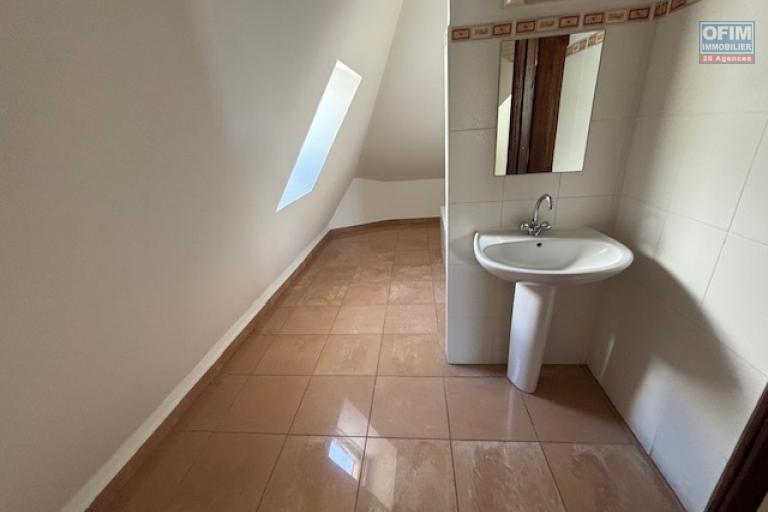 À louer – T4 Duplex – Résidence Pluie d’Or