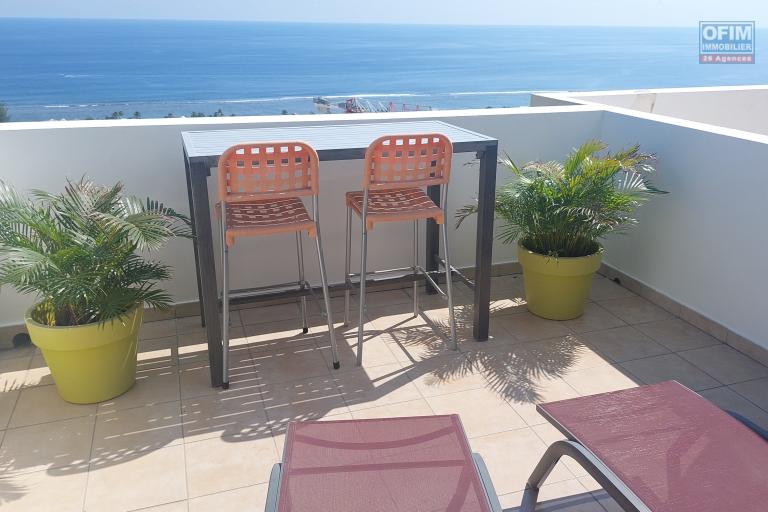 A louer  &agrave; Saint Leu bel appartement T2 meubl&eacute; avec vue mer panoramique