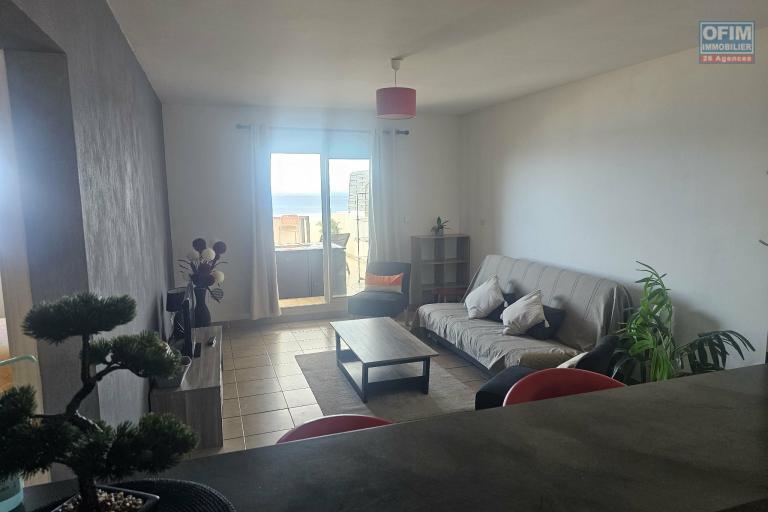 A louer  &agrave; Saint Leu bel appartement T2 meubl&eacute; avec vue mer panoramique