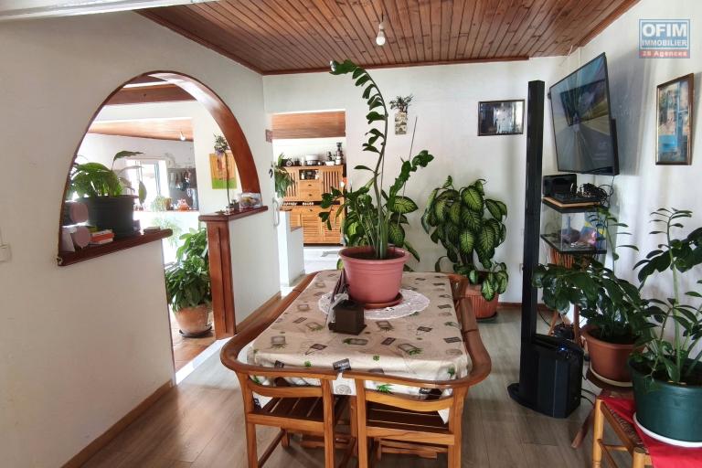 Maison F4 de 170 m2 avec vue mer et montagne &agrave; Saint-Joseph