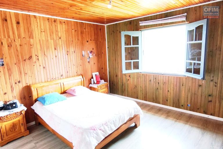 Maison F4 de 170 m2 avec vue mer et montagne &agrave; Saint-Joseph