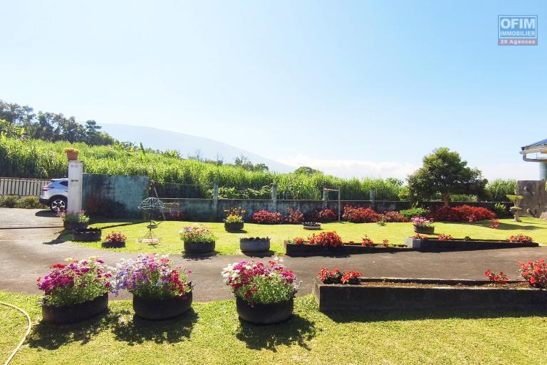 Maison F4 de 170 m2 avec vue mer et montagne &agrave; Saint-Joseph