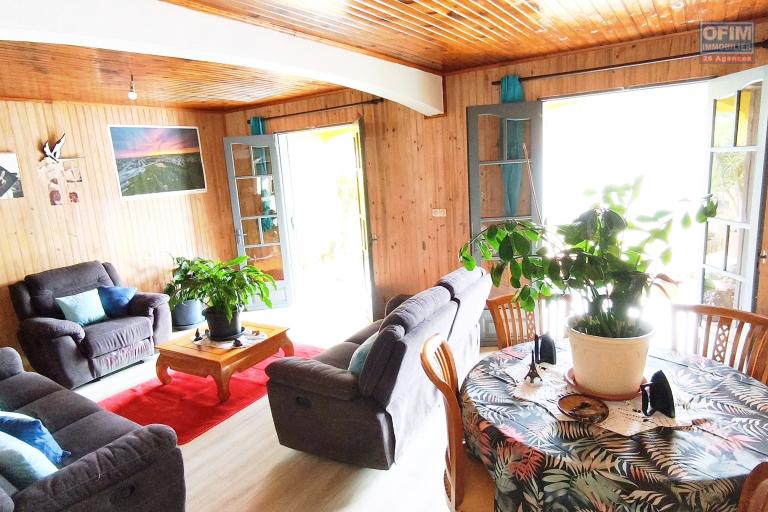 Maison F4 de 170 m2 avec vue mer et montagne &agrave; Saint-Joseph