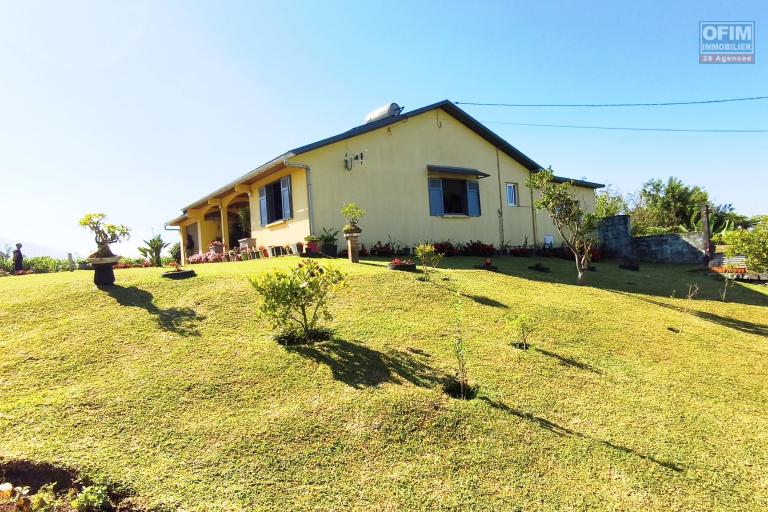 Maison F4 de 170 m2 avec vue mer et montagne &agrave; Saint-Joseph