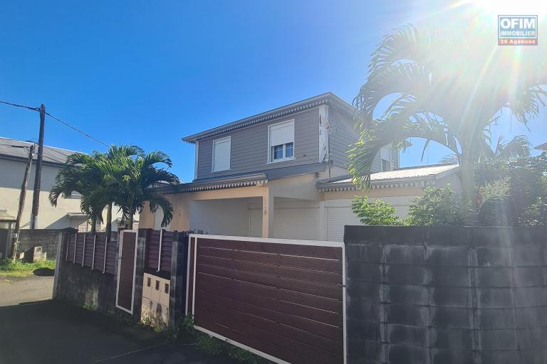 A louer villa F4, 3 chambres, bureau, garage ferm&eacute;, jardin cl&ocirc;tur&eacute; sur lotiss...