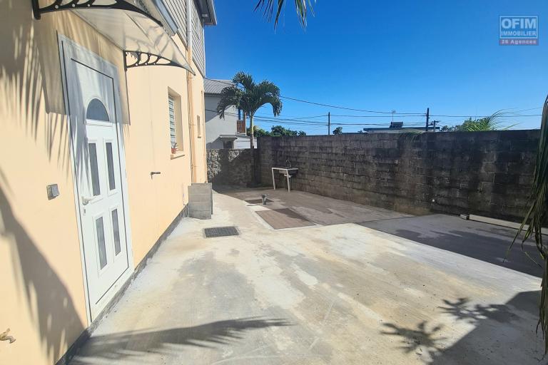 A louer villa F4, 3 chambres, bureau, garage ferm&eacute;, jardin cl&ocirc;tur&eacute; sur lotissement r&eacute;sidentiel &agrave; Bras des Chevrettes/ Saint Andr&eacute;