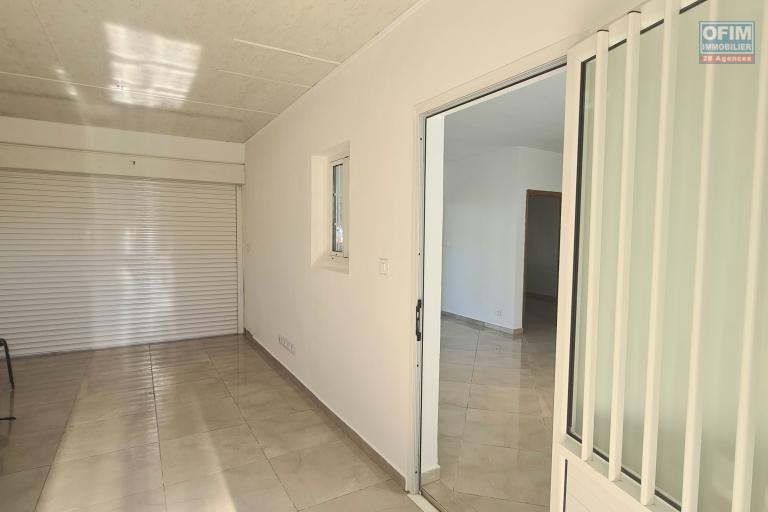 A louer villa F4, 3 chambres, bureau, garage ferm&eacute;, jardin cl&ocirc;tur&eacute; sur lotissement r&eacute;sidentiel &agrave; Bras des Chevrettes/ Saint Andr&eacute;