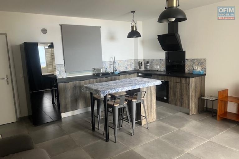 A Louer jolie charmant T2 meubl&eacute;e offrant une belle vue oc&eacute;an