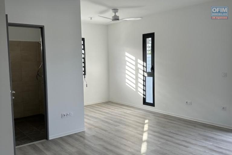 Un studio lumineux vue montagne proche de la Fac du Tampon &agrave; l'&icirc;le de la R&eacute;un...