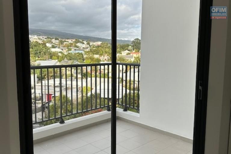 Un studio lumineux vue montagne proche de la Fac du Tampon &agrave; l'&icirc;le de la R&eacute;union