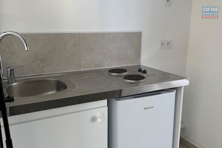 Un studio lumineux vue montagne proche de la Fac du Tampon &agrave; l'&icirc;le de la R&eacute;union