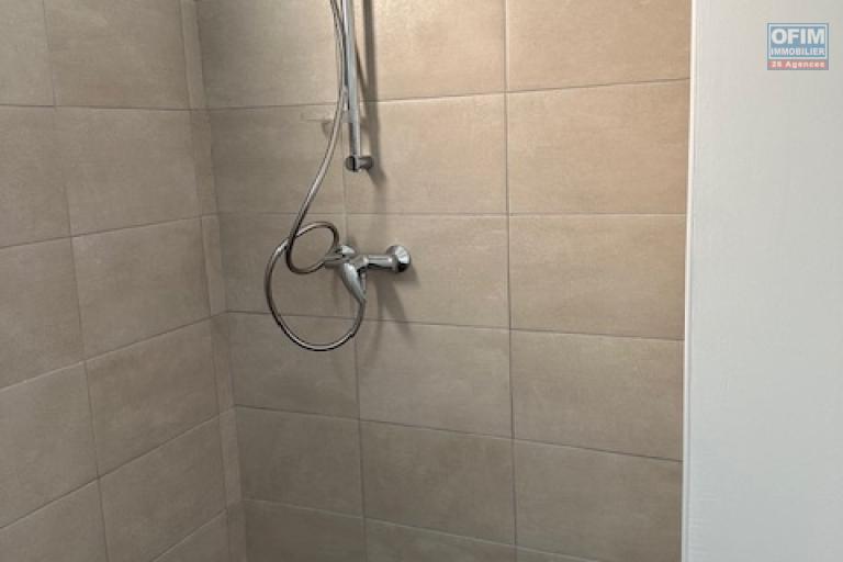 Un studio lumineux vue montagne proche de la Fac du Tampon &agrave; l'&icirc;le de la R&eacute;union