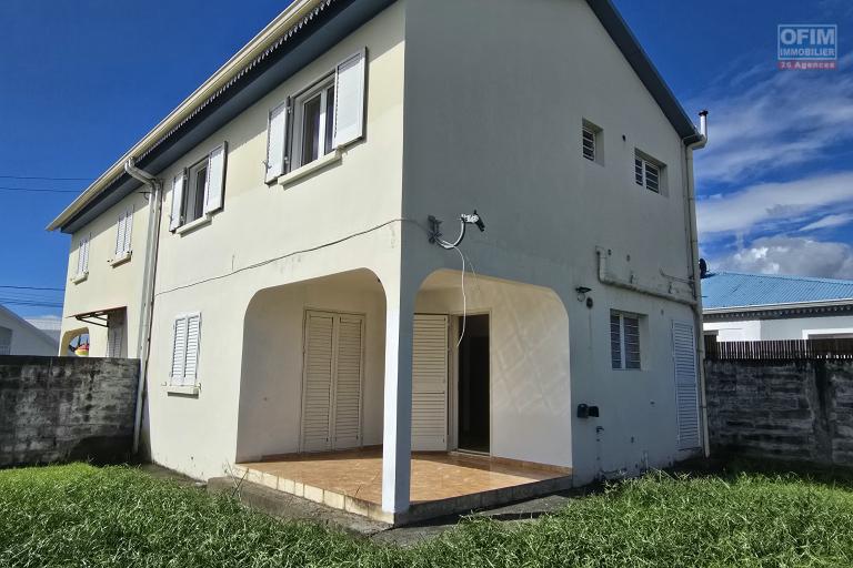 &Agrave; louer &ndash; Villa jumel&eacute;e F4 en R+1 &ndash; Saint-Andr&eacute; (proche centre-ville)