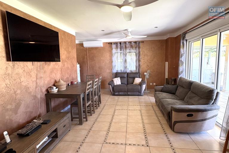 A vendre magnifique Villa F4 avec piscine et grand garage &agrave; Sainte-Anne