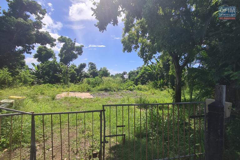&Agrave; vendre terrain de 330 m2 enti&egrave;rement constructible &Agrave; Ste Suzanne