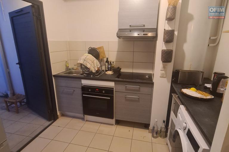 A vendre bel et spacieux appartement de type F2 de standing sur la r&eacute;sidence KELLER  &agrave; Sainte Clotilde