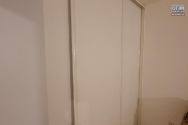 A vendre bel et spacieux appartement de type F2 de standing sur la r&eacute;sidence KELLER  &agrave; Sainte Clotilde