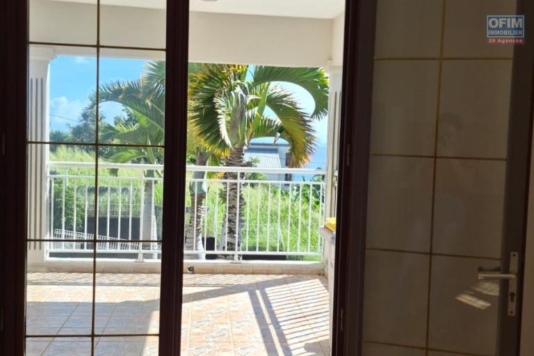 A louer grande maison secteur Mont&eacute;e sano &agrave; Sainte Marie, tr&egrave;s beau jardin, endroit calme