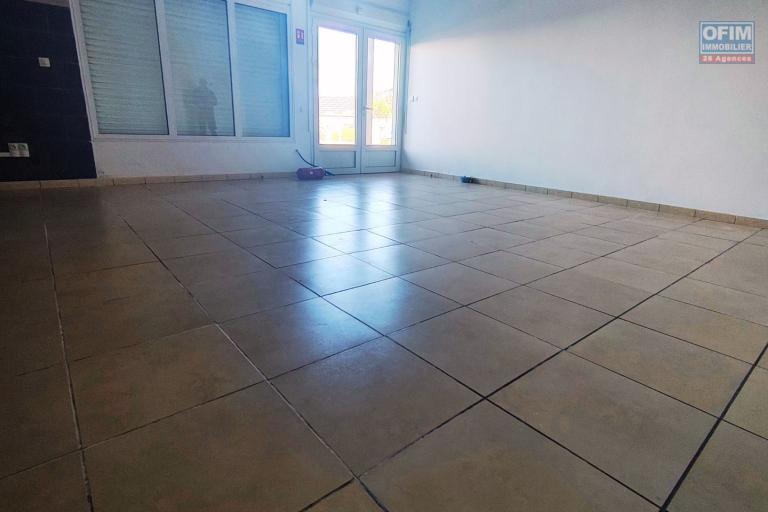 A louer local professionnel / m&eacute;dical de 50 m2 &agrave; 750&euro; HT/mois | Petite Ile - Ravine du Pont