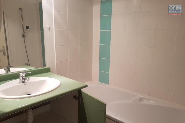 A louer joli appartement F2 MEUBLE au centre ville du Tampon