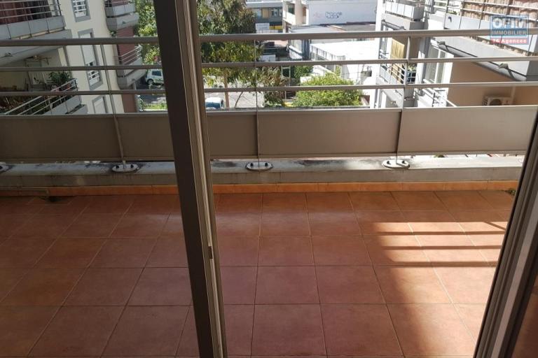 A louer joli appartement F2 MEUBLE au centre ville du Tampon