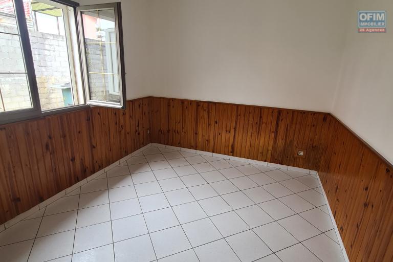 A louer grande maison secteur Mont&eacute;e sano &agrave; Sainte Marie, tr&egrave;s beau jardin, endroit calme