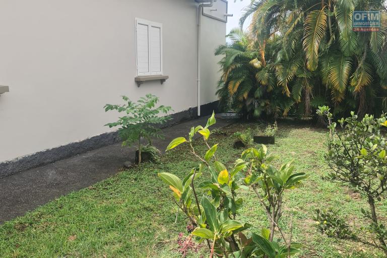 A louer grande maison secteur Mont&eacute;e sano &agrave; Sainte Marie, tr&egrave;s beau jardin, endroit calme