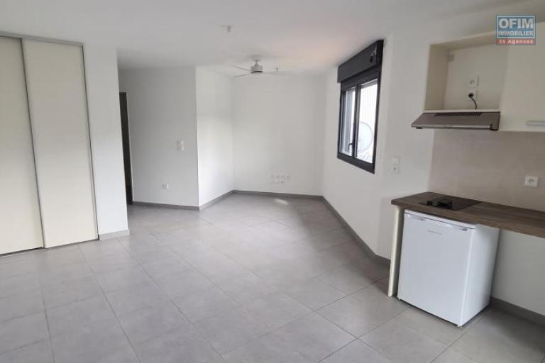 A louer grand studio neuf pour &eacute;tudiant d'environ 34 m&sup2; &agrave; l'universit&eacute; du Tampon