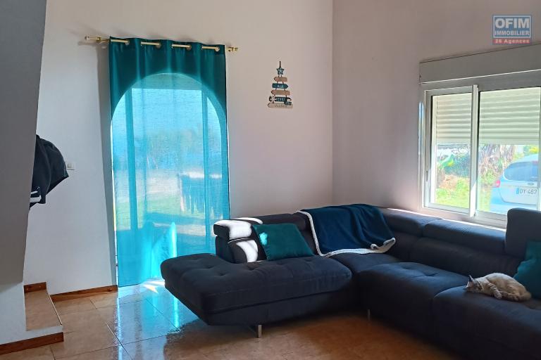  Louer villa F6 avec garage dans les hauts des AVIRONS proche du TEVELAVE