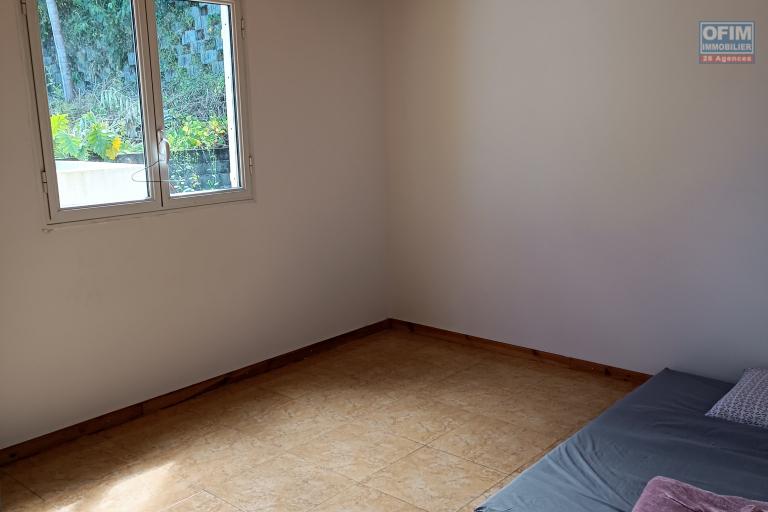  Louer villa F6 avec garage dans les hauts des AVIRONS proche du TEVELAVE