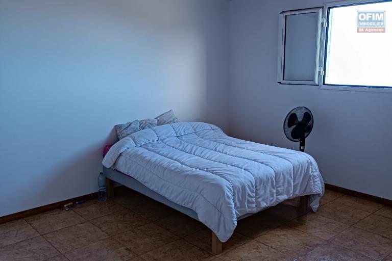  Louer villa F6 avec garage dans les hauts des AVIRONS proche du TEVELAVE