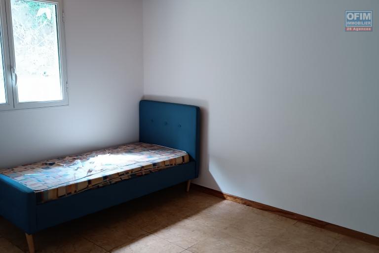  Louer villa F6 avec garage dans les hauts des AVIRONS proche du TEVELAVE