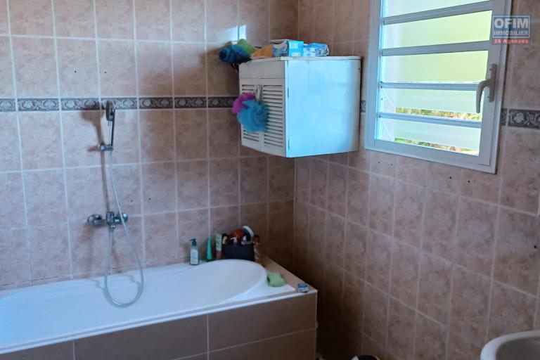  Louer villa F6 avec garage dans les hauts des AVIRONS proche du TEVELAVE