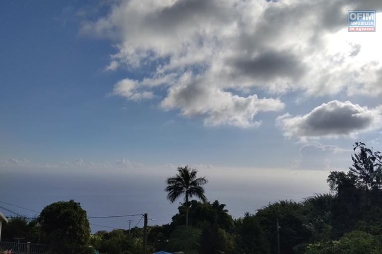 A vendre - Trois Bassins Terrain constructible de 410 m2 &agrave; 104400 &euro;