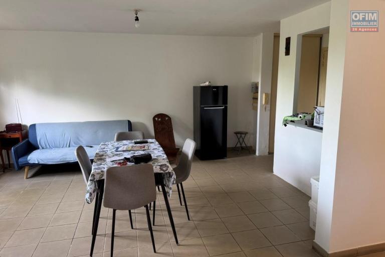 A louer grand studio d'environ 35 m&sup2; avec jardin privatif proche de l'universit&eacute; le Tampon