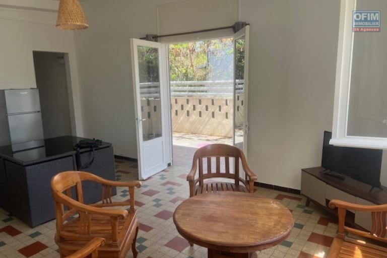 A louer grand Appartement T4 sur ETANG SALE LES BAINS avec un beau et grand jardin