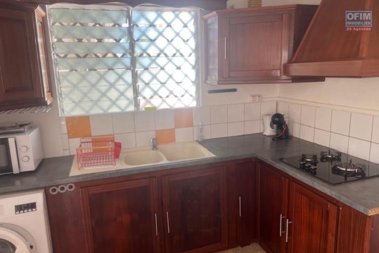 A louer grand Appartement T4 sur ETANG SALE LES BAINS avec un beau et grand jardin