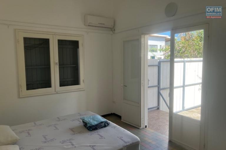 A louer grand Appartement T4 sur ETANG SALE LES BAINS avec un beau et grand jardin