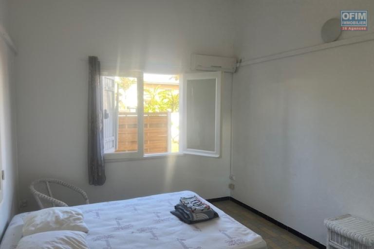 A louer grand Appartement T4 sur ETANG SALE LES BAINS avec un beau et grand jardin