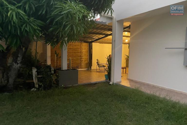 A louer grand Appartement T4 sur ETANG SALE LES BAINS avec un beau et grand jardin