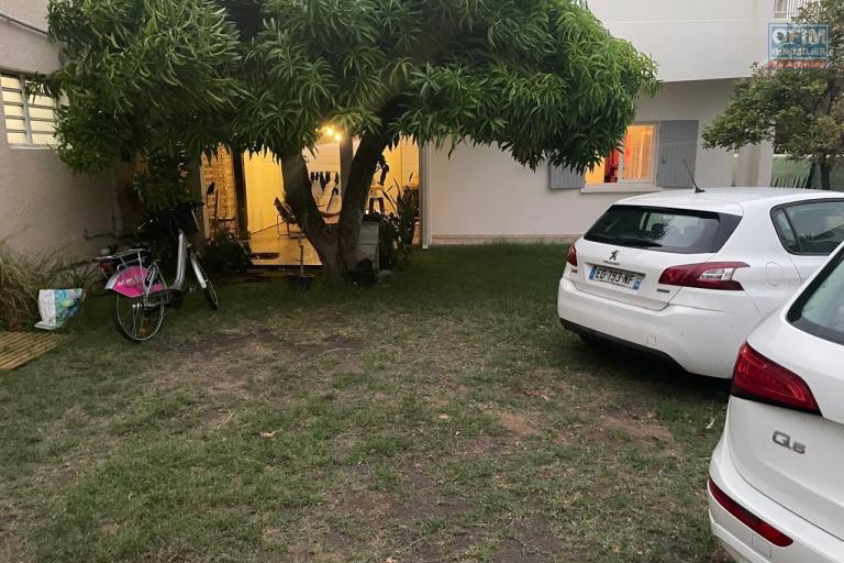 A louer grand Appartement T4 sur ETANG SALE LES BAINS avec un beau et grand jardin