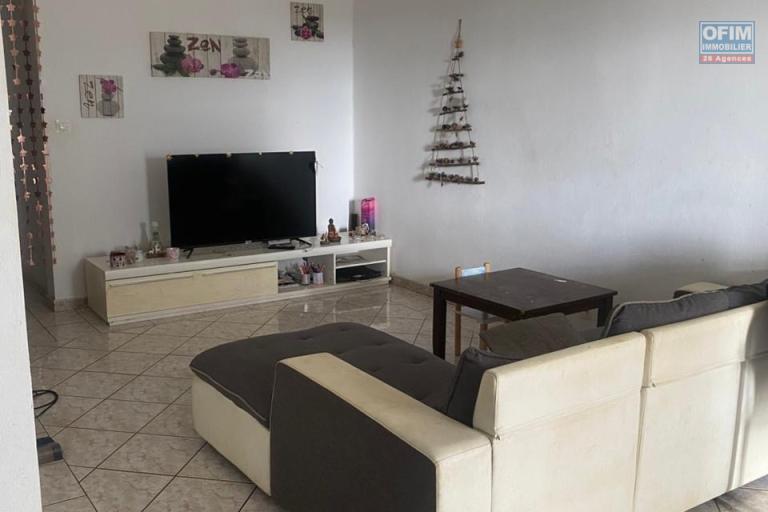 A louer appartement T3 (bas de maison) &agrave; STE MARIE, proche du centre et de l'espace commerciale La Reserve